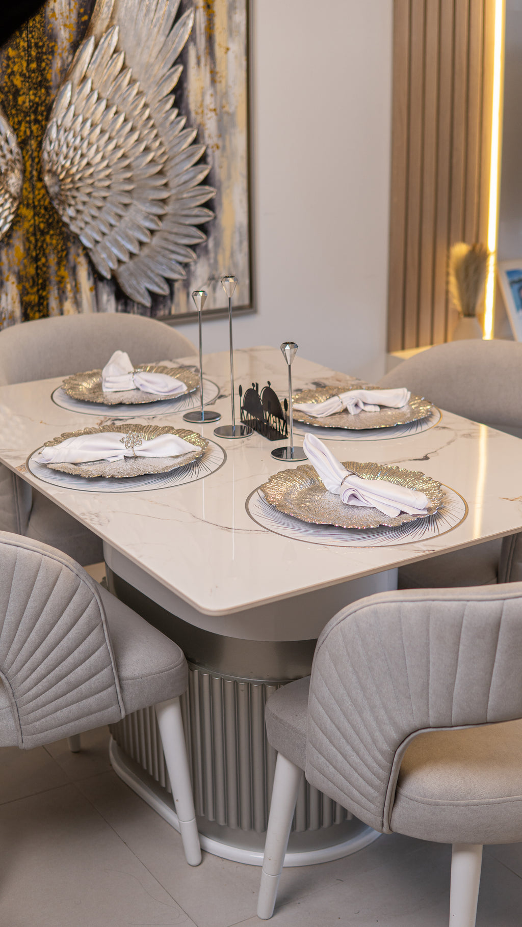 COMEDOR ESTELAR EN PIEDRA SINTERIZADA